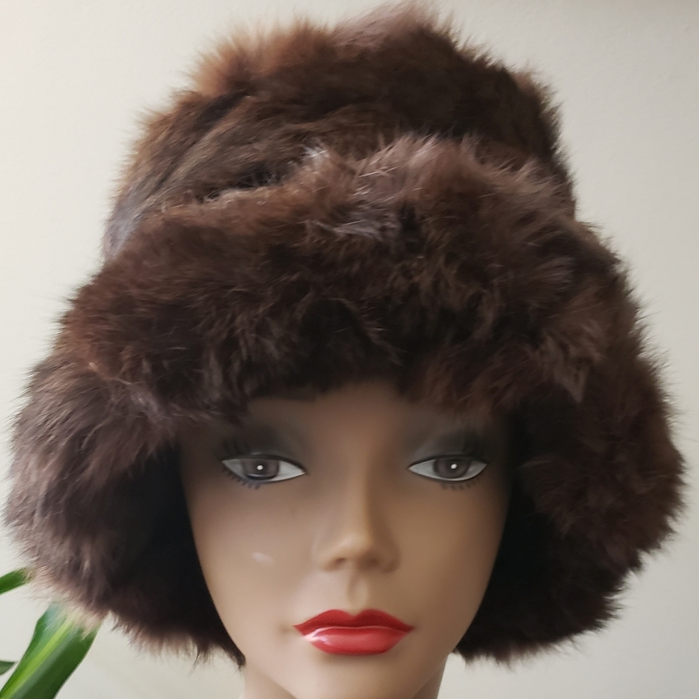 Liz Claiborne Brown Fur Bucket Hat w/ Dark Brown Suede Band, Size S/M